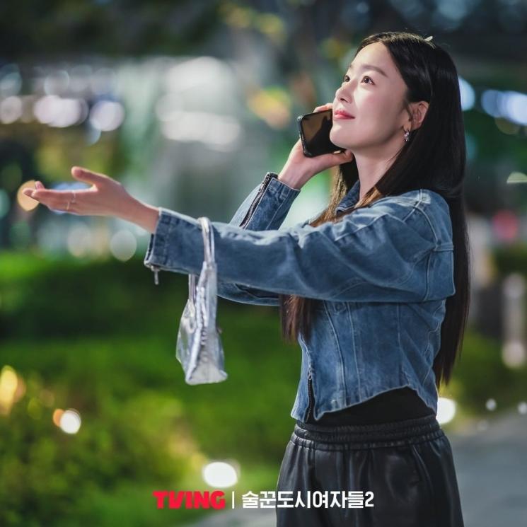 Pesona Han Sun Hwa di Work Later Drink Now Season 2 (Instagram/@tving.official)