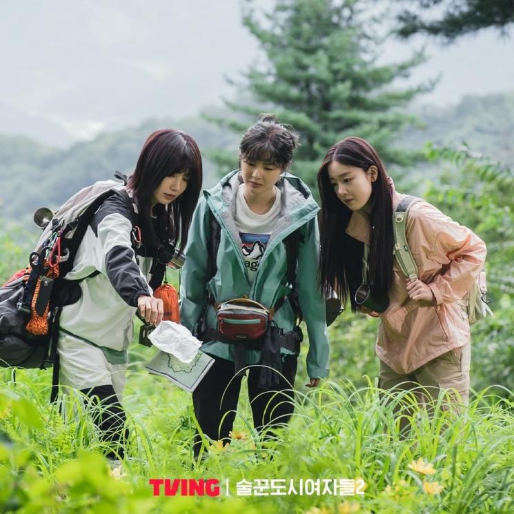 Pesona Han Sun Hwa di Work Later Drink Now Season 2 (Instagram/@tving.official)