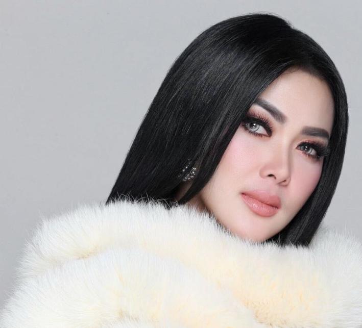 Aksi Syahrini yang Menuai Kontroversi. (Instagram/princessyahrini)