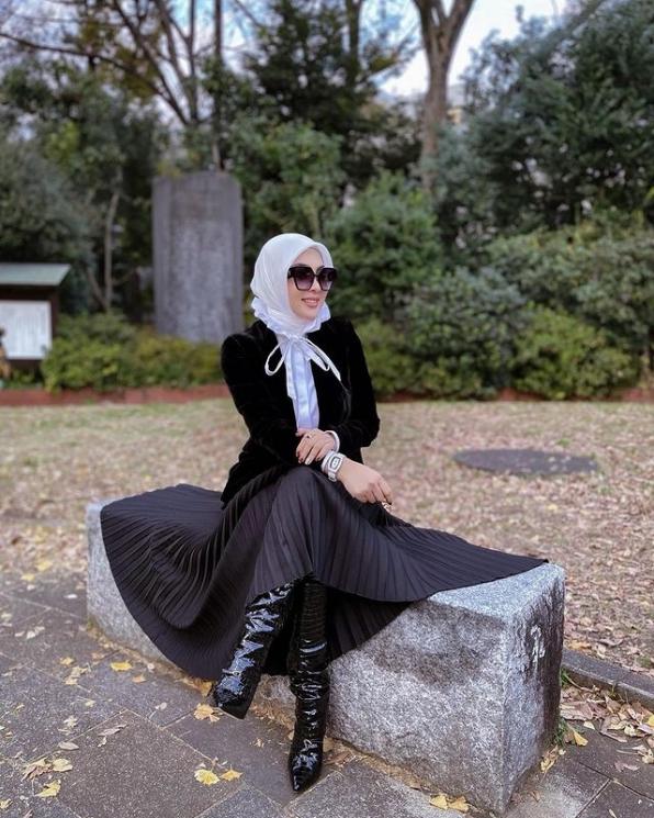 Aksi Syahrini yang Menuai Kontroversi. (Instagram/princessyahrini)