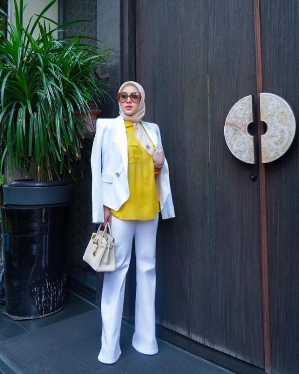 Aksi Syahrini yang Menuai Kontroversi. (Instagram/princessyahrini)