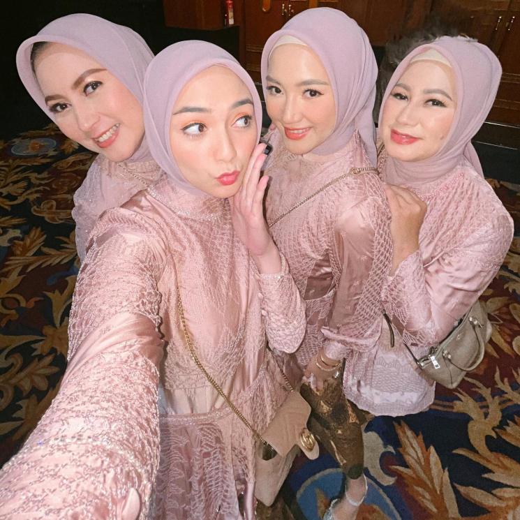 Potret Kompak Citra Kirana Bareng 3 Kakak. (Instagram/@citraciki)