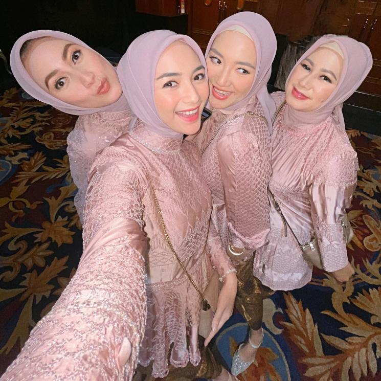 Potret Kompak Citra Kirana Bareng 3 Kakak. (Instagram/@citraciki)