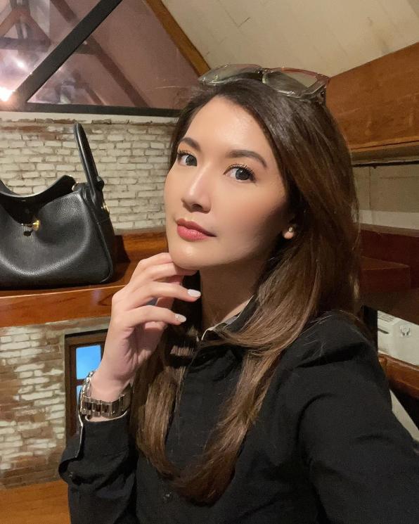 Gaya Mewah Asty Ananta Mirip Ibu Pejabat. (Instagram/@asty_ananta)