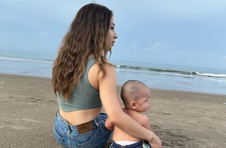 Potret Liburan Nikita Willy dan Adik di Bali. (Instagram/@nikitawillyofficial94)