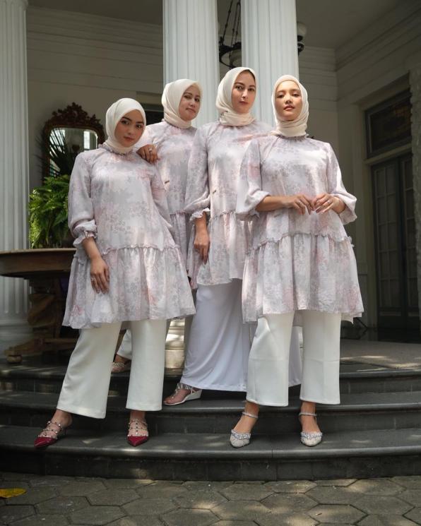Potret Kompak Citra Kirana Bareng 3 Kakak. (Instagram/@ladyachristina)
