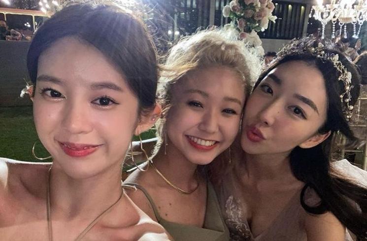 Potret artis Korea kondangan di Indonesia (Instagram/gwtbutterflytts)