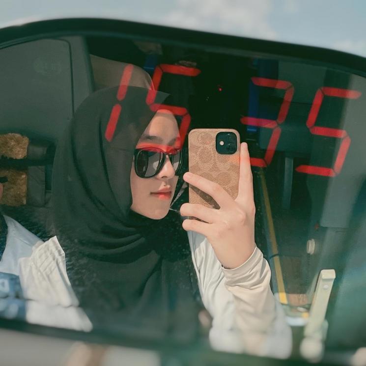 Gaya busana Nissa Sabyan. (Instagram/@nissa_sabyan)