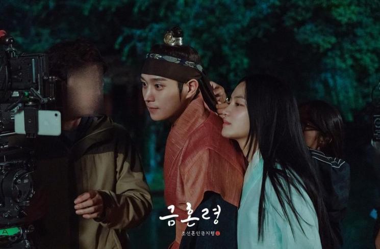 Potret di Balik Layar The Forbidden Marriage (Instagram/@mbcdrama_now)