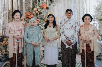 Jan Ethes dan Sedah Mirah Joget di Depan Ibunda Erina Gudono, Tatapannya Bikin Salfok: Mengandung Kekaguman