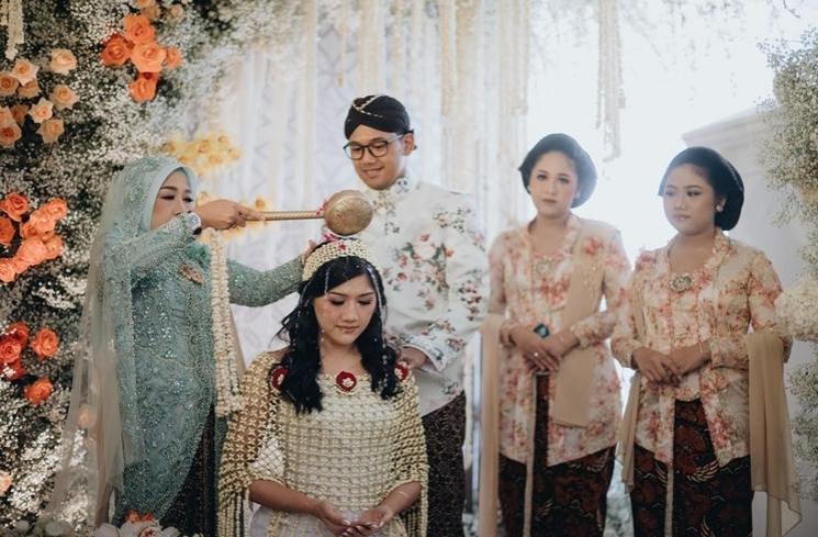 Pesona Allen Kakak Erina Gudono (instagram/@erinagudono)