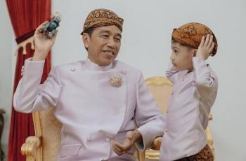 Jokowi Pilih Jalan Kaki padahal Sudah Disediakan Kereta Kencana, Aksi Cucunya Bikin Salfok