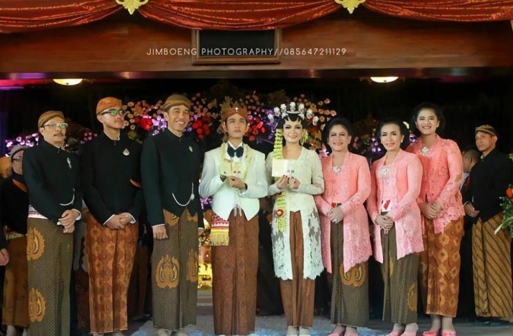 Adu Gaya Selvi Ananda, Kahiyang Ayu, dan Erina Gudono saat Akad Nikah. (Instagram/jimboeng_photography)