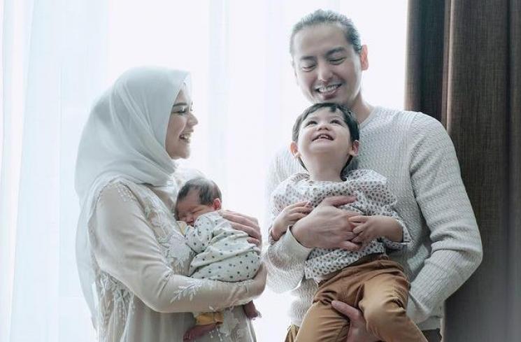 Artis Indonesia Melahirkan di Tahun 2022 (Instagram/@cutratumeyriska)