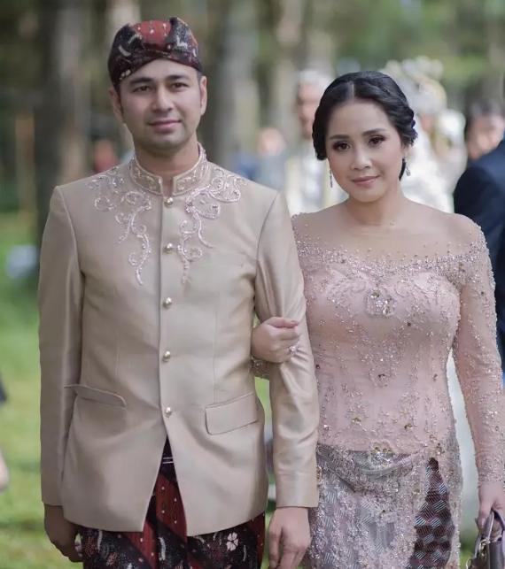 Gaya Nagita Slavina saat Kondanga (Instagram/kamerarini)