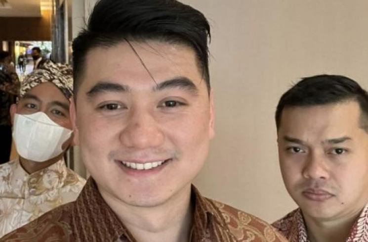 Potret Artis dan Petinggi di Akad Nikah Kaesang. (Instagram/arnoldpo)