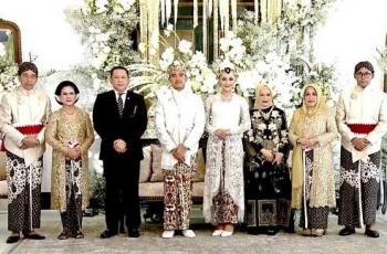 Tampil Anggun di Nikahan Kaesang, Sandal Branded Iriana Jokowi Seharga Belasan Juta Disorot