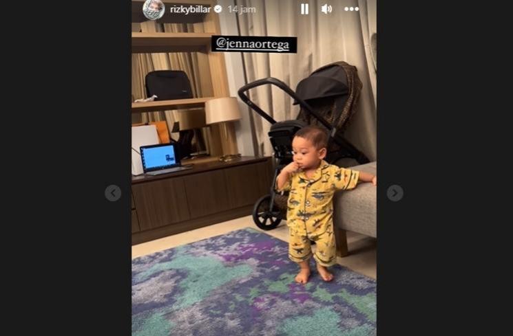 Potret Baby Leslar Lancar Berjalan (Instagram/@rizkybillar)