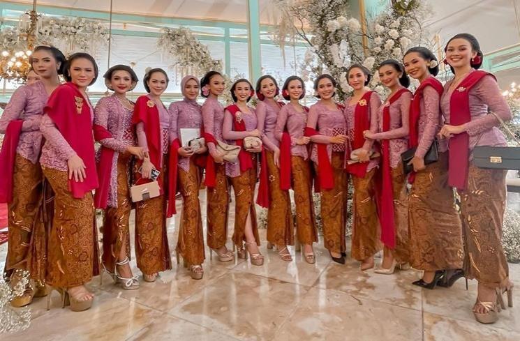 Momen Finalis Puteri Indonesia Jadi Bridesmaid Erina Gudono. (Instagram/imaypanay)