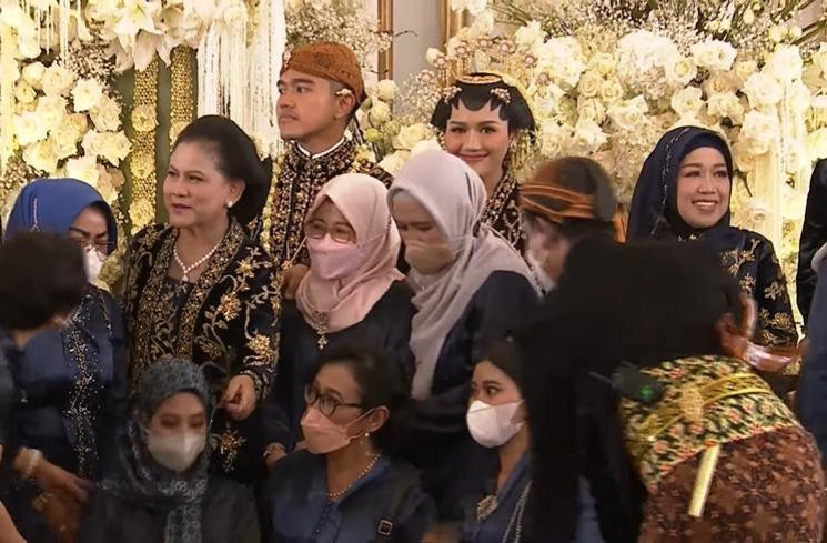 Potret Ibu Iriana Mendadak Reunian di Pelaminan (YouTube Presiden Joko Widodo)