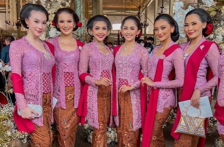 Momen Finalis Puteri Indonesia Jadi Bridesmaid Erina Gudono. (Instagram/imaypanay)