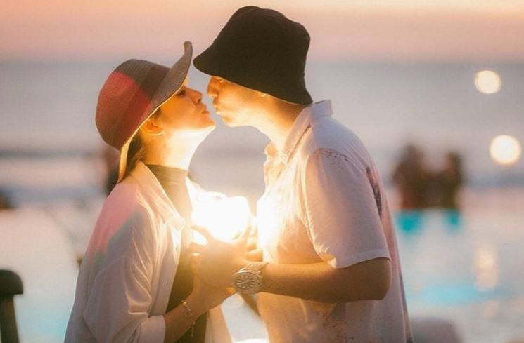 Potret Rifky Balweel Liburan di Bali. (Instagram/bibyalraen13)