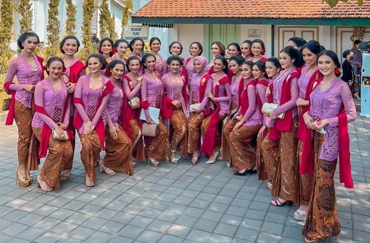 Momen Finalis Puteri Indonesia Jadi Bridesmaid Erina Gudono. (Instagram/imaypanay)