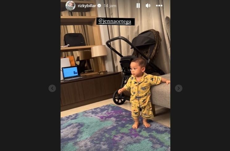 Potret Baby Leslar Lancar Berjalan (Instagram/@rizkybillar)