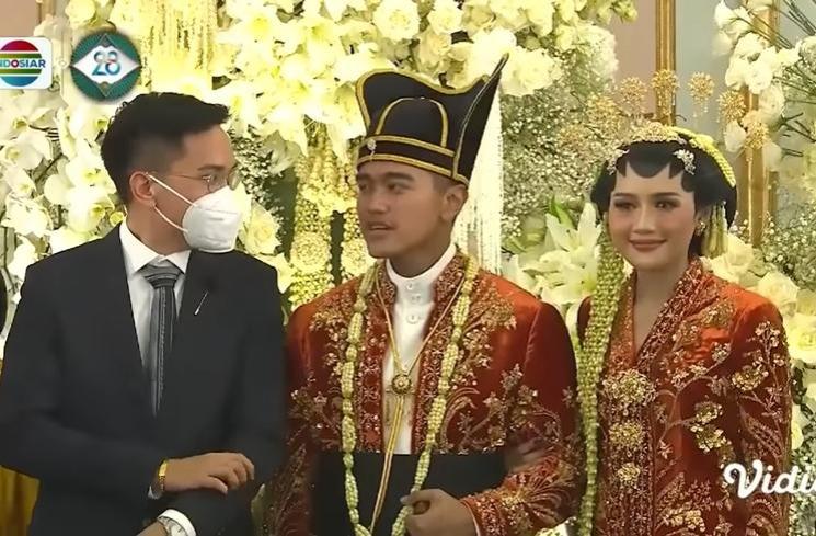 Jenis Baju Pengantin yang Dipakai Kaesang dan Erina (YouTube Indosiar)