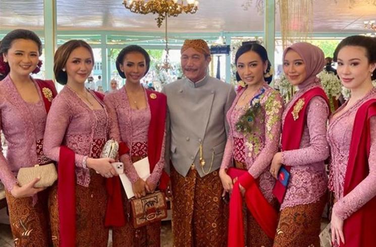 Momen Finalis Puteri Indonesia Jadi Bridesmaid Erina Gudono. (Instagram/eggyfegri)