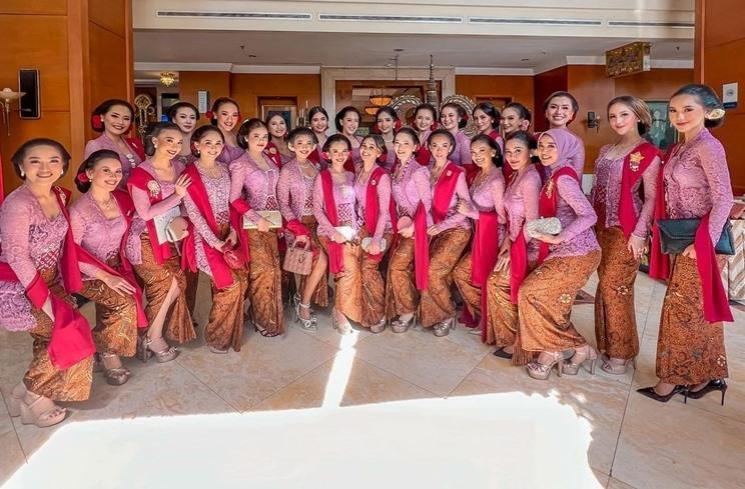 Momen Finalis Puteri Indonesia Jadi Bridesmaid Erina Gudono. (Instagram/imaypanay)