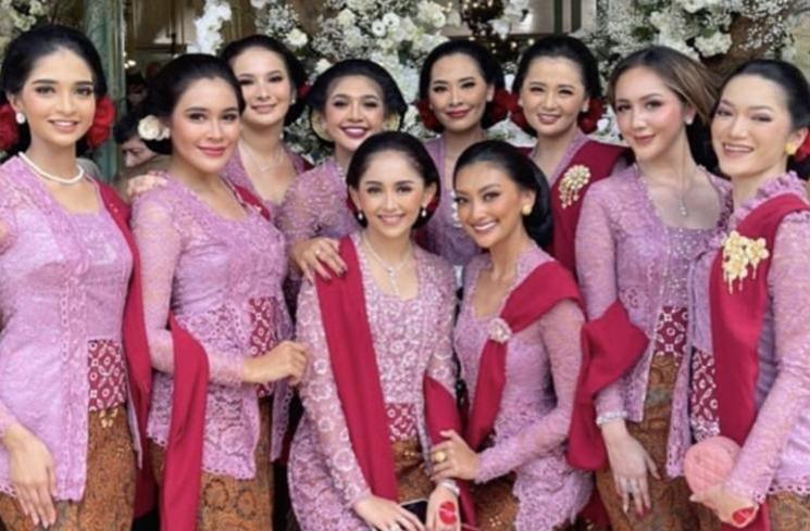 Momen Finalis Puteri Indonesia Jadi Bridesmaid Erina Gudono. (Instagram/dwidjaya)