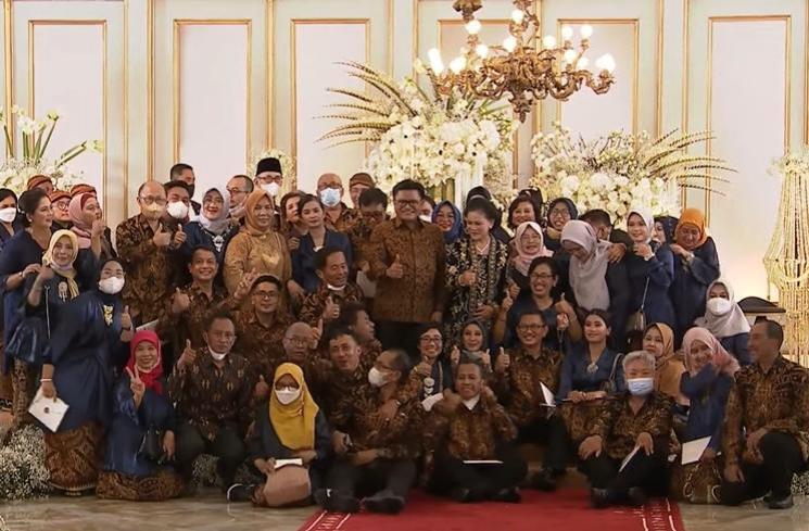 Potret Ibu Iriana Mendadak Reunian di Pelaminan (YouTube Presiden Joko Widodo)
