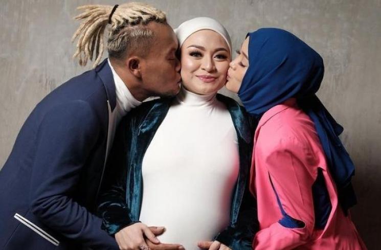 Momen Akur Putri Delina dan Nathalie Holscher. (Instagram/putridelinaa)