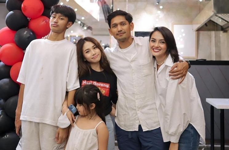 Potret Anak Sambung Artis (Instagram/@ririnekawati)