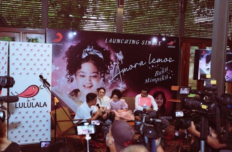 Amora Lemos Launching Lagu. (Instagram/@krisdayantilemos)