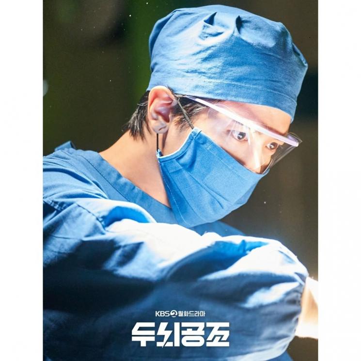 Potret Jung Yong Hwa di Brain Cooperation (Instagram/@kbsdrama)