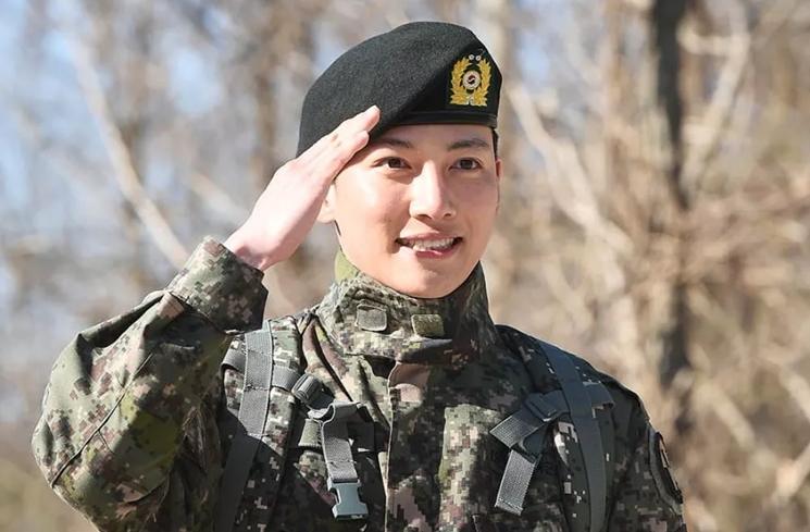 Artis Korea Jadi Tentara Aktif saat Wamil (allkpop)