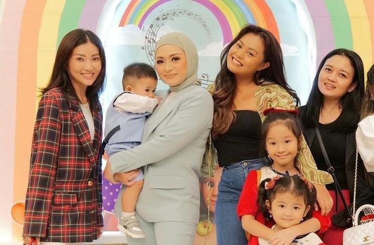 Potret Seleb di Ultah Adzam (Instagram/@sarwendah29)
