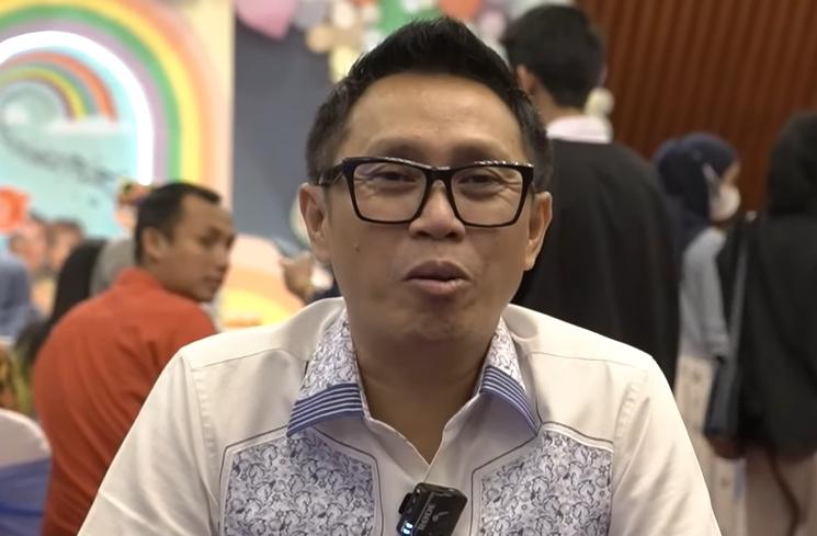 Potret Seleb di Ultah Adzam (YouTube/NATHALIE HOLSCHER)