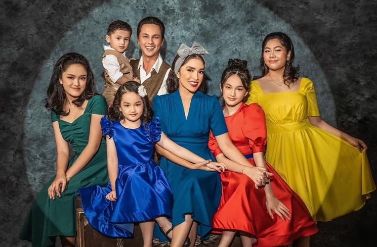 Potret Anak Sambung Artis (Instagram/@riomotret)