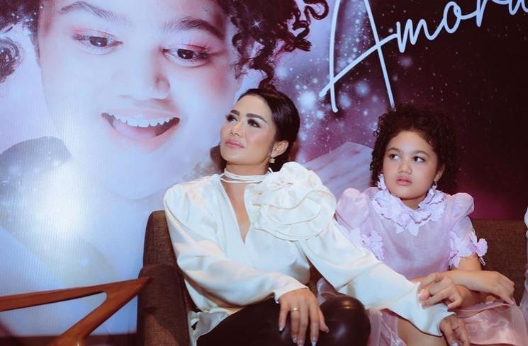 Amora Lemos Launching Lagu. (Instagram/@krisdayantilemos)