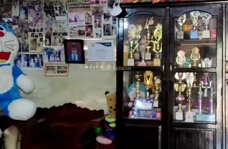 Rumah Sridevi juara D'Academy 5 di Prabumulih. (YouTube/UDRI BASMAN)