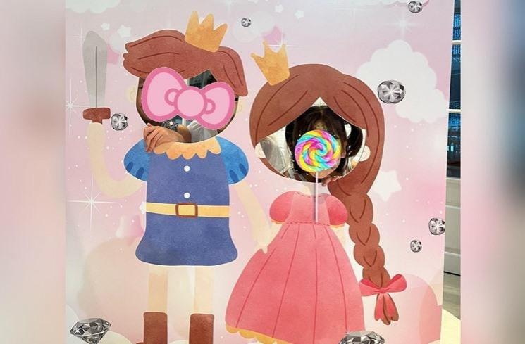 Potret ulang tahun Aisha anak Denada. (Instagram/@denadaindonesia)