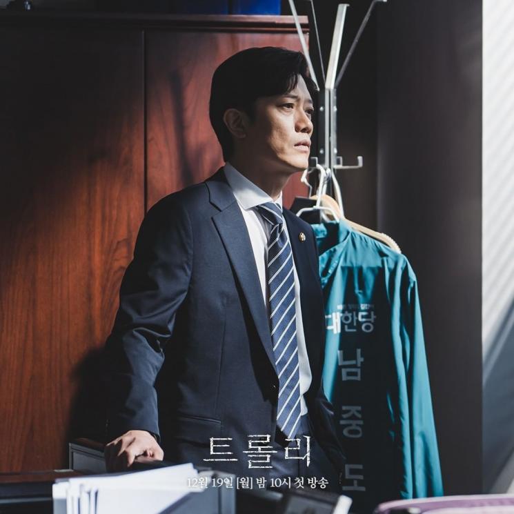 Potret Park Hee Soon di Trolley (Instagram/@sbsdrama.official)