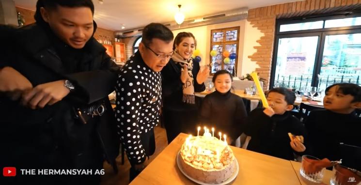 Potret ulang tahun Arsy Hermansyah di Jerman. (YouTube/The Hermansyah A6)