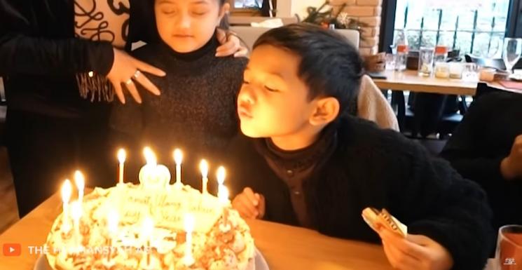 Potret ulang tahun Arsy Hermansyah di Jerman. (YouTube/The Hermansyah A6)