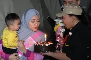 Cie...Nathalie Holscher Panggil Papa ke Faris, Romantis saat Bongkar Kado Ultah Adzam