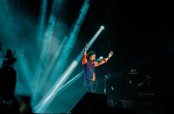 5 Momen Seru Teladan Music Festival 2022: Boyz II Men Sawer Bunga, Tiara Andini Ajak Penonton ke Panggung