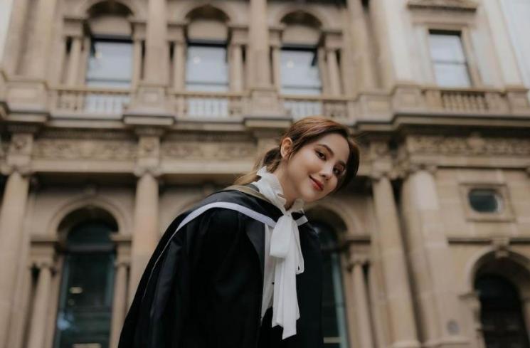 Momen Agatha Chelsea wisuda di Australia. (Instagram/@agatha_chelsea)